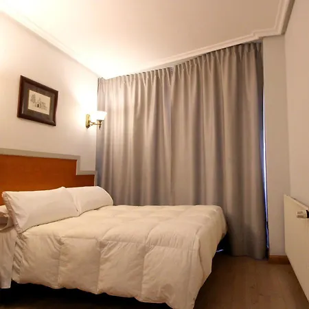 Carbayon Szálloda 2*