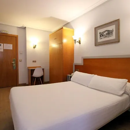 Carbayon Hotel 2*
