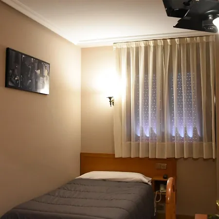 Carbayon Hotel 2*