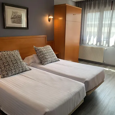 Hotel Carbayon 2*