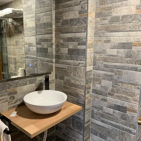 Carbayon Ξενοδοχείο 2*