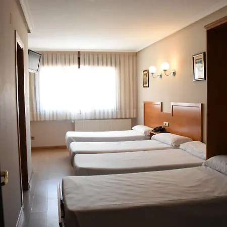 Hotel Carbayon 2*