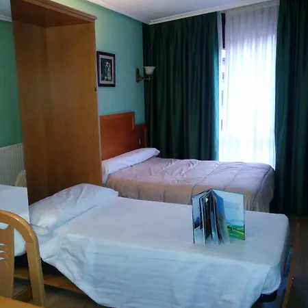 Ξενοδοχείο Carbayon 2*