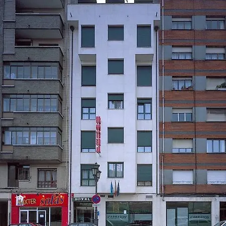 Hotel Carbayon 2*