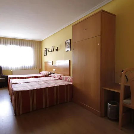 Carbayon Hotel 2*