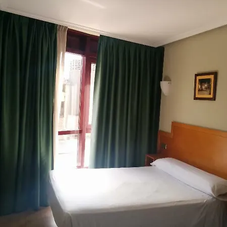 호텔 Carbayon 오비에도