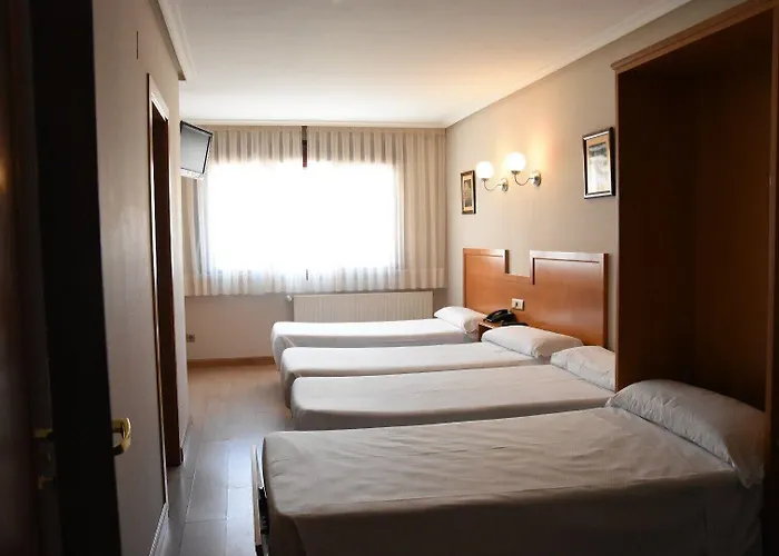 Hotel Carbayon 2*